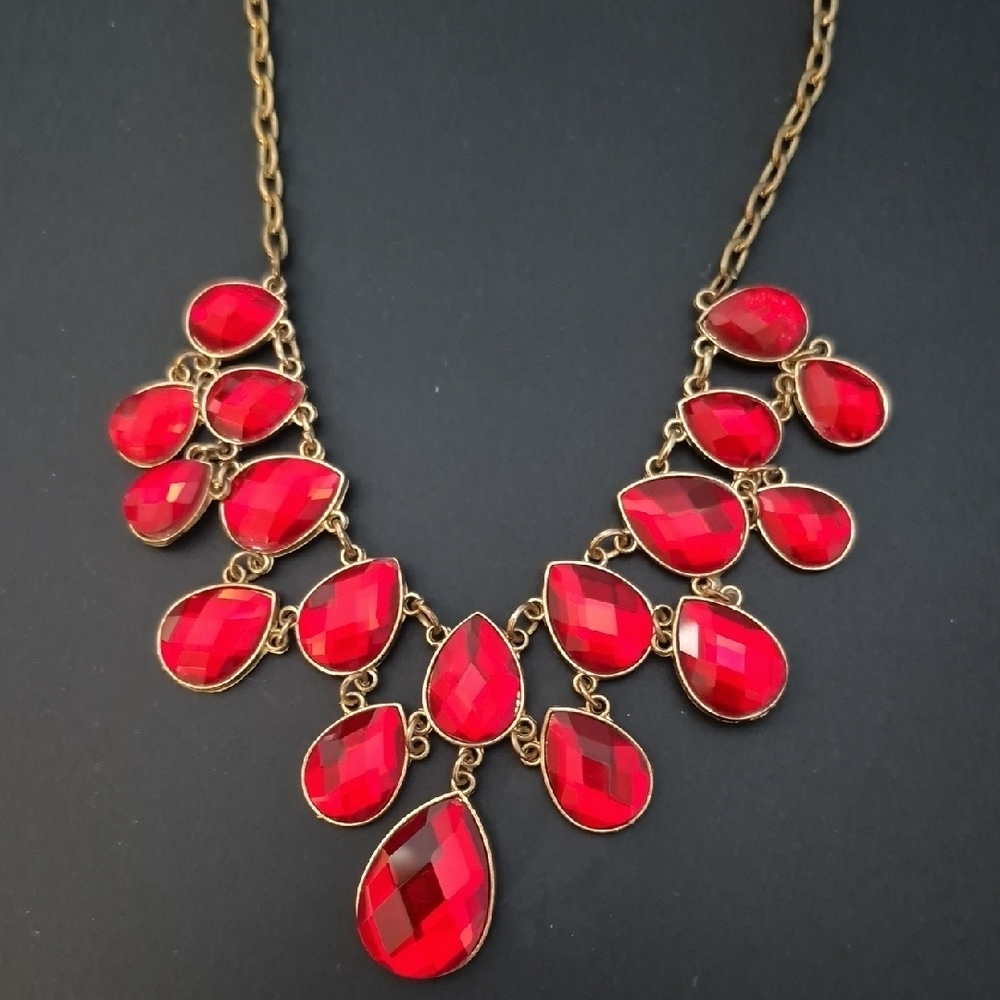 Elegant Red Leaves Necklace
